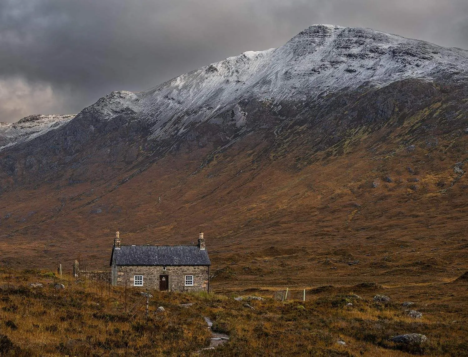 Cabin: How to Build a Retreat in the Wilderness and Learn to Live With Nature